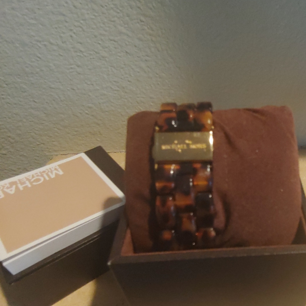 Watch - Picture 2 of 7
